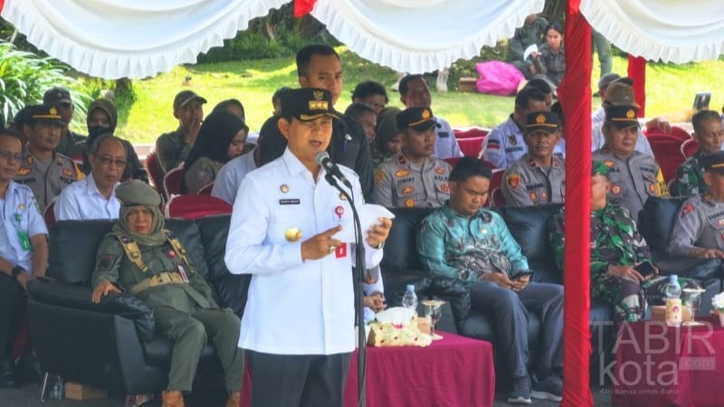 Pimpin Apel Serah Terima Penugasan Satlinmas, Pjs Bupati Balangan Ajak Ciptakan Pilkada yang Aman