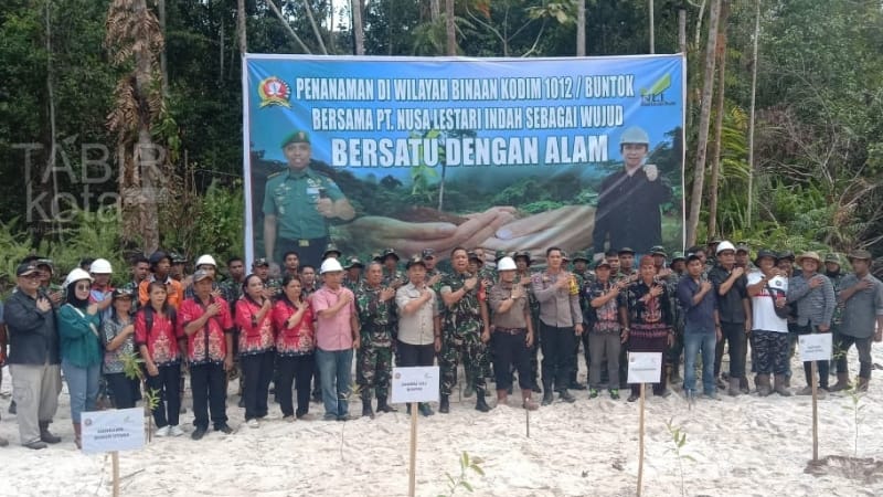 Peduli Lingkungan, Kodim 1012/Buntok Bersama PT NLI Laksanakan Penghijauan