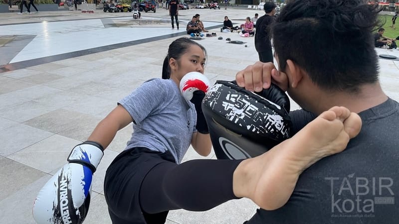 Kenalkan Combat Sport, MMA HST Gelar Latihan Bersama di Dwi Warna