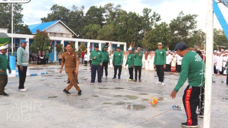 Wakili Pj Bupati, Asisten I Setda Mura Buka Lomba Olahraga Seni Antar Pesantren