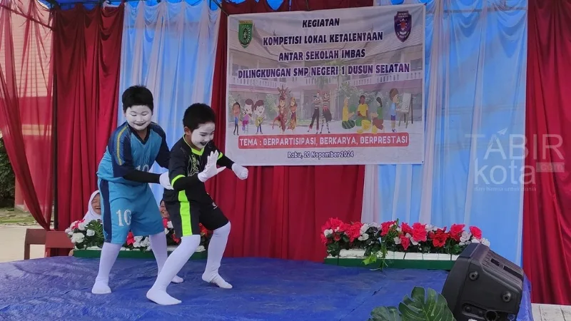 Gali Kreativitas dan Pererat Hubungan Antar Sekolah, SMPN 1 Dusun Selatan Gelar Pentas Seni