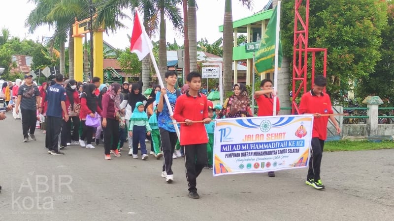 Peringati Milad Muhammadiyah ke-112, PDM Barsel Gelar Jalan Sehat