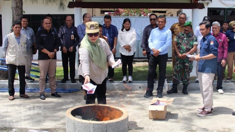 Pemusnahan Surat Suara Rusak dan Berlebih, Pj Bupati Barsel Apresiasi Transparansi KPU