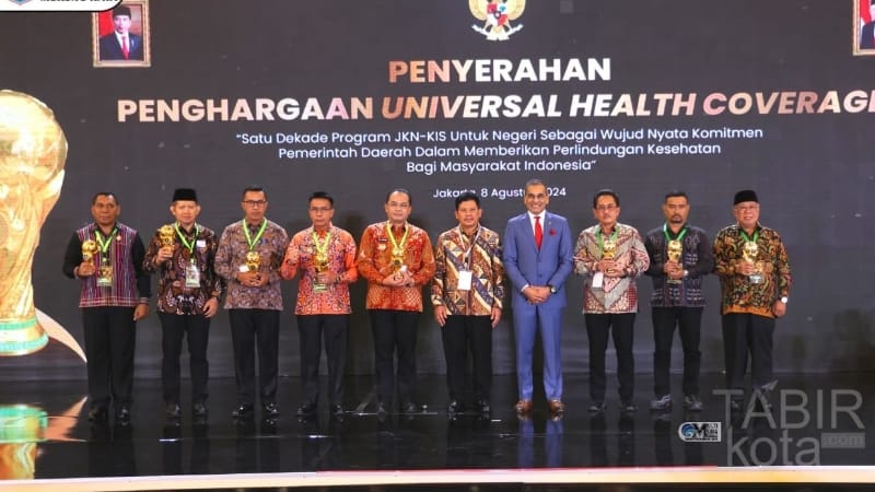 Peduli Kesehatan Masyarakat, Pj Bupati Mura Terima Penghargaan UHC dari Wapres RI