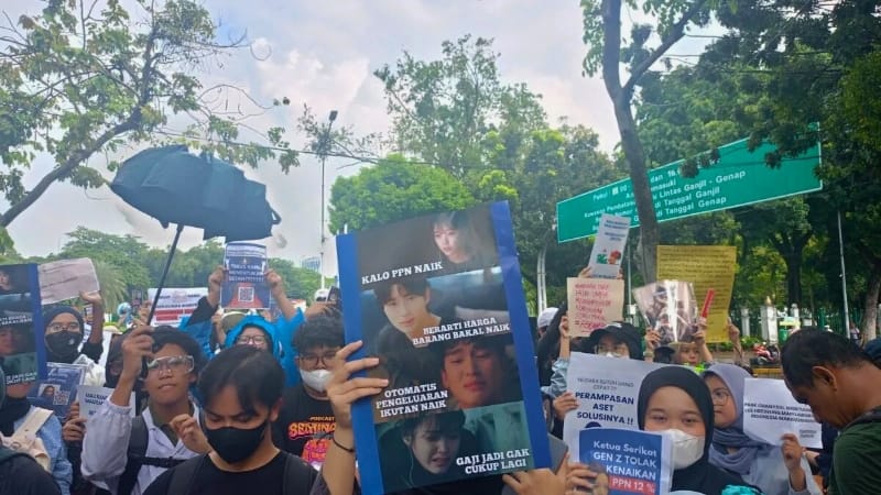 Tolak PPN 12 Persen, Ratusan Massa Demo di Monas