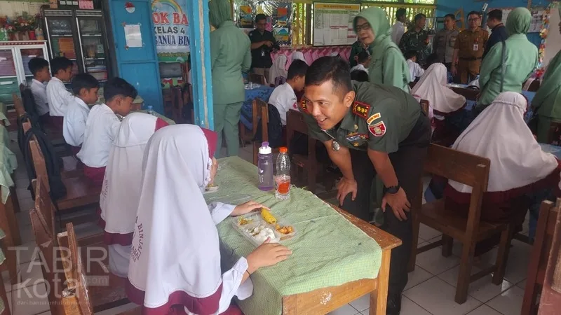 Makan Bergizi Gratis di HST Mulai Diuji Coba