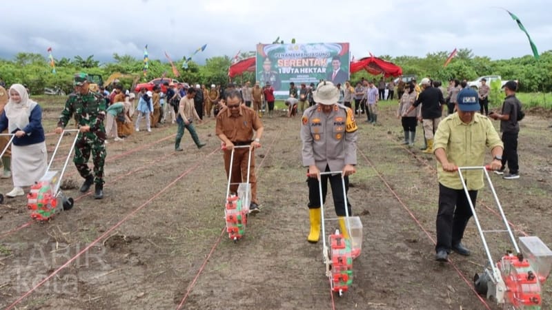 Dukung Asta Cita Presiden RI, Polres HST Tanam Satu Hektar Jagung