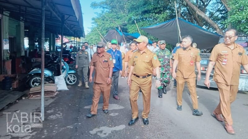 Hari Kedua Bertugas, Wakil Bupati Tapin Pantau Harga dan Stok Pangan