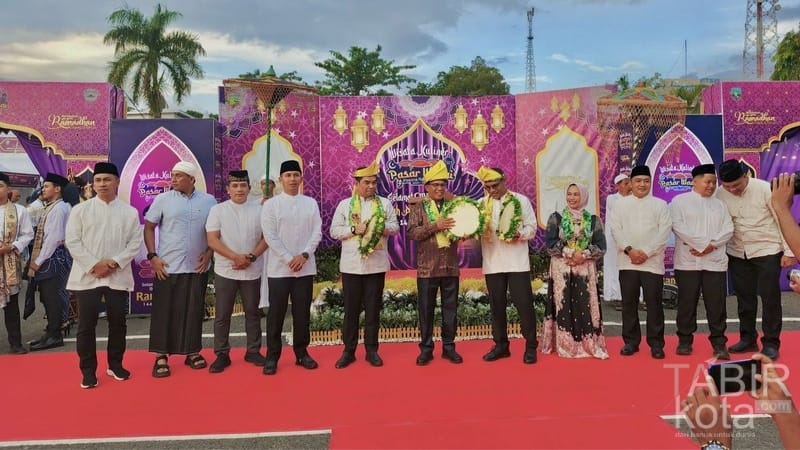 Bupati dan Wabub Kotabaru Resmikan Pasar Ramadhan di Lapangan Siring Laut