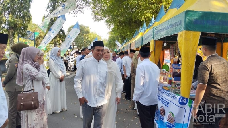 Sambut Bulan Suci, Bupati HSS Buka Pasar Kuliner Ramadan