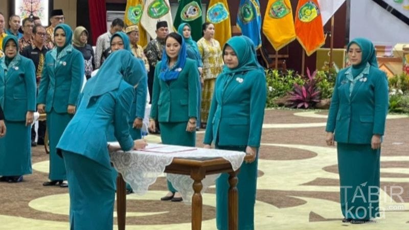 Hj Permanasari Eddy Raya Syamsuri Resmi Jabat Ketua TP PKK Barsel 2025-2030