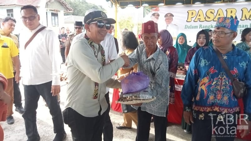 Wakil Ketua I DPRD Barsel Hadiri Pasar Murah di Mengkatip