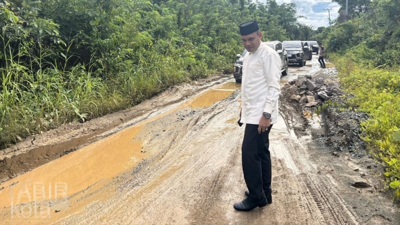 Di Sela Kegiatan Safari Ramadhan, Wabub Kotabaru Soroti Jalan Rusak di Sampanahan