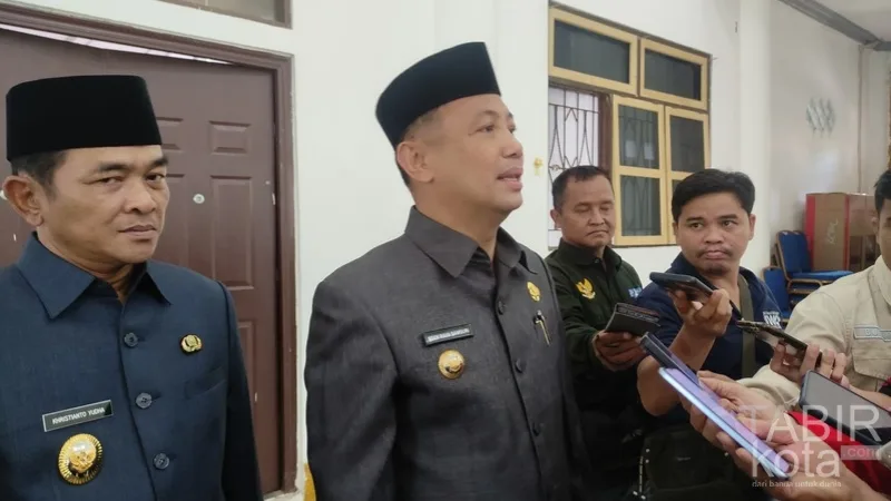 Hadiri Paripurna DPRD, Bupati Barsel Ajukan Dua Ranperda