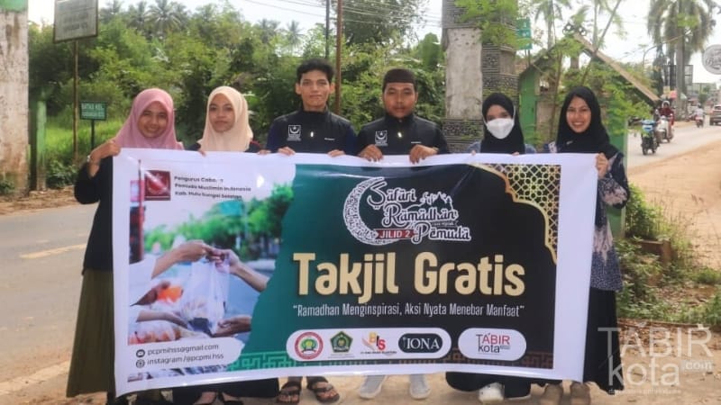 Safari Ramadhan Jilid II, PC PMI HSS Bagikan 100 Takjil Gratis