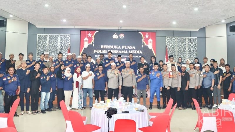 Polres Kotabaru bersama Insan Pers Ikuti Bukber Serentak