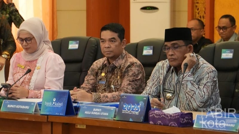 Sekda Kotabaru Hadiri RUPS Tahunan Bank Kalsel dan RUPS-LB