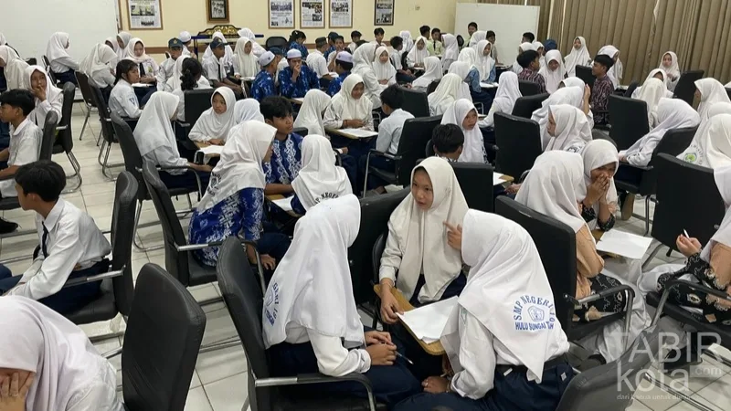 SMPN 13 HST Juarai Lomba Cerdas Cermat Kebudayaan Disdik