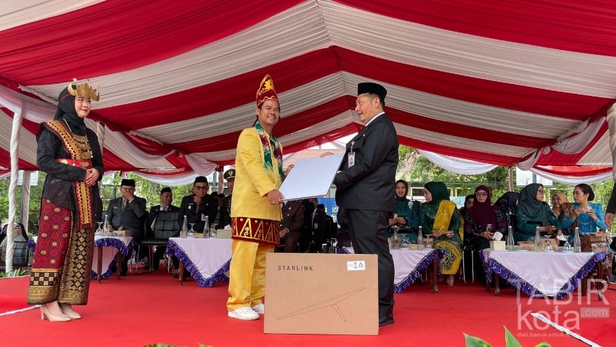 Buka Akses Internet Sekolah Terpencil, Pemkab HST Salurkan 22 Starlink