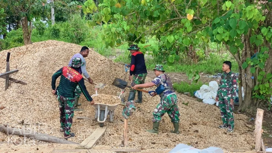 Dukung Kelancaran Pembangunan, Gerobak Arco Jadi Andalan Satgas TMMD Kodim 1012/Buntok