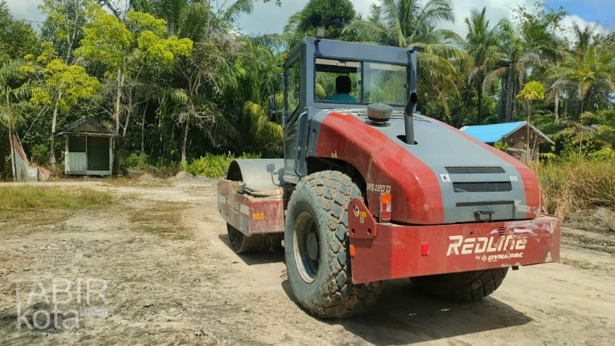 Penghalusan Jalan di Wungkur Baru, Satgas TMMD Kodim 1012/Buntok Kerahkan Glader