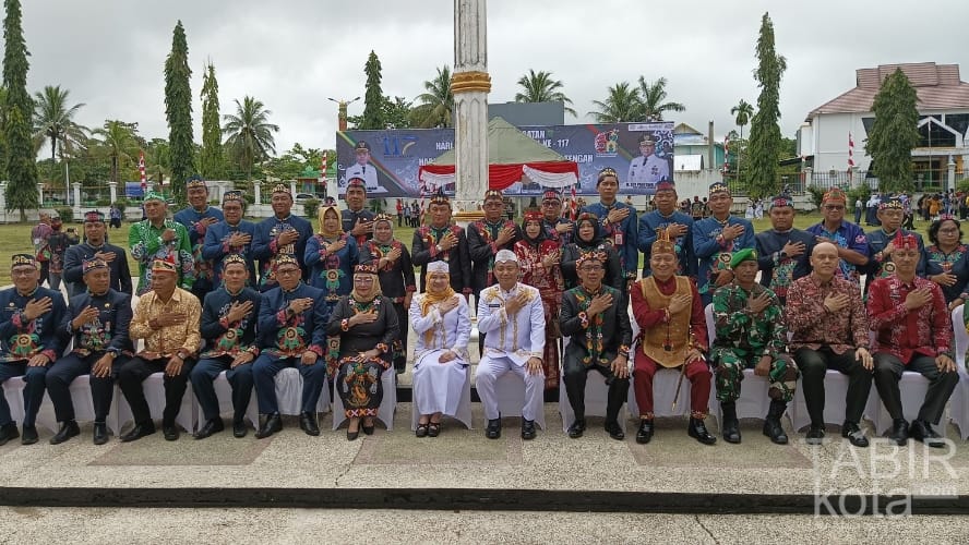 Pimpin Peringatan HUT ke-68 Kalteng, Bupati Barsel Ajak Masyarakat Dukung Program Strategis Pemerintah