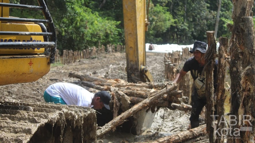 Satgas TMMD Kodim 1012/Buntok Kembali Gelar Pemasangan Cerucuk di Talio