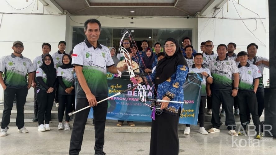 Plt Kadisporapar Balangan Wakili Bupati Lepas Cabor Panahan Ikuti Pra Porprov Kalsel