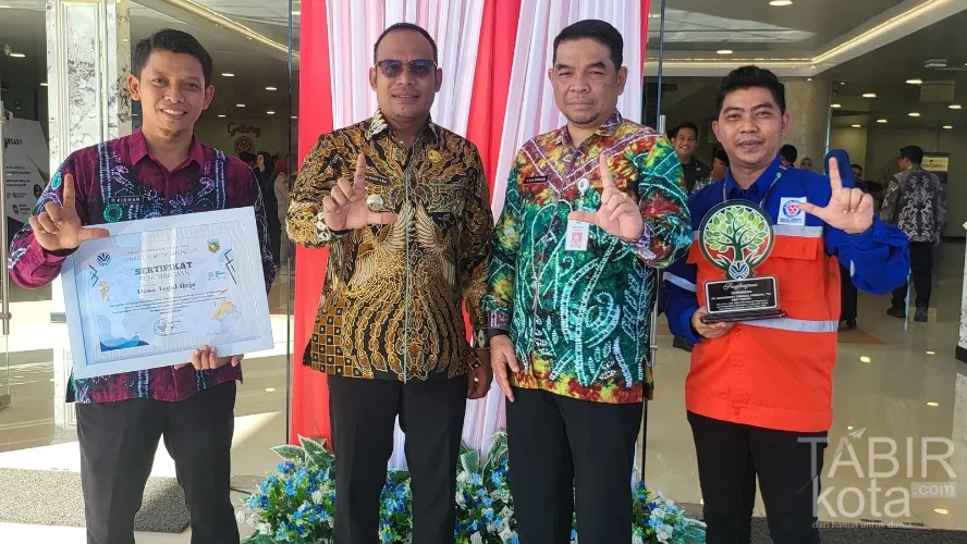 Indocement Tarjun Raih Penghargaan CSR Bidang Lingkungan dari Pemkab Kotabaru