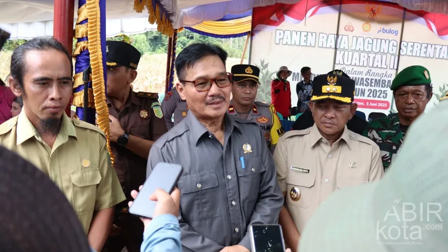 Ketua DPRD Barsel Apresiasi Peran Petani melalui Kegiatan Panen Raya Jagung