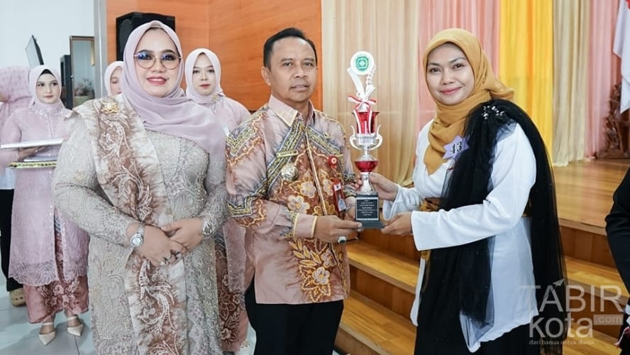 Buka Kompetisi Menyanyi Lagu Daerah, Bupati Tapin Ingatkan Pentingnya Perjuangan Kartini