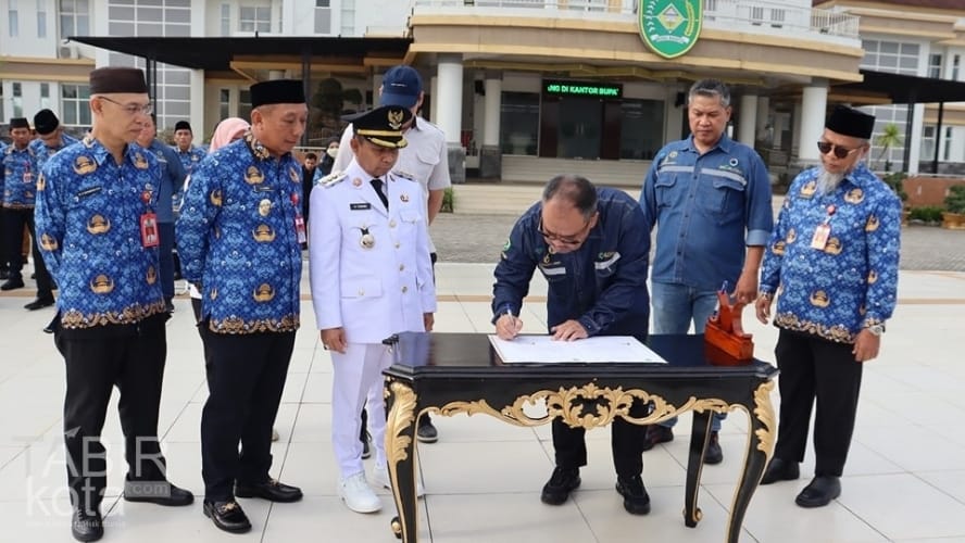 Terima Hasil Reboisasi PT BRE, Bupati Tapin Harap Perusahaan Tanam Pohon Produktif