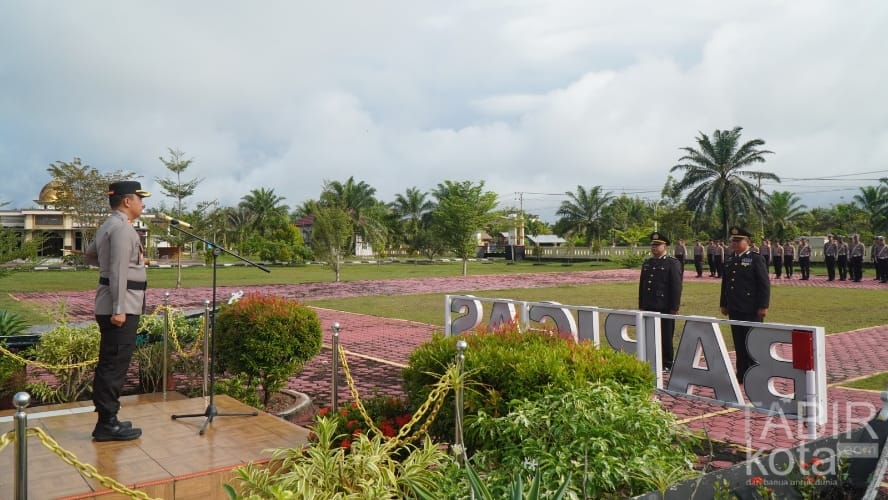 Pimpin Upacara Pelepasan Dua Perwira, Kapolres Barsel: Bentuk Apresiasi atas Pengabdian