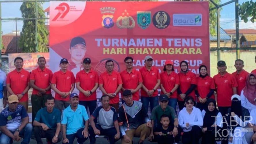 Wakil Bupati Barsel Buka Turnamen Tenis Kapolres Cup
