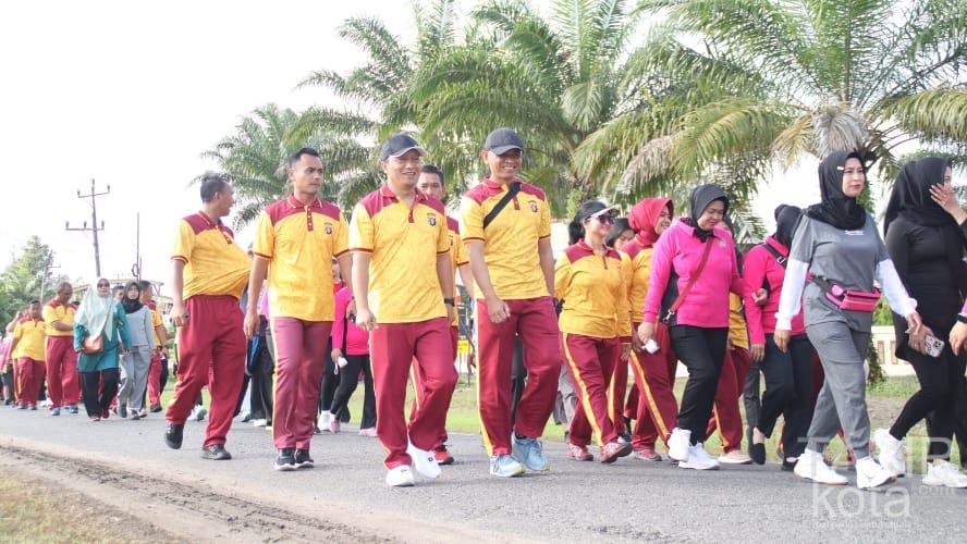 Hari Bhayangkara Ke-79, Polres Barsel Gelar Jalan Sehat, Senam Bersama dan Lomba Hiburan