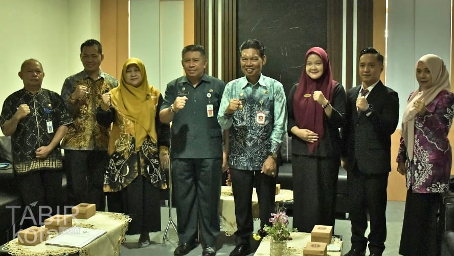 Wabup HSS Terima SK Koperasi Merah Putih Desa dan Kelurahan