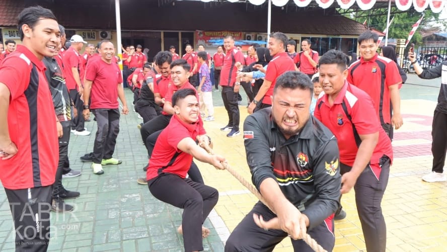 Polres HST Gelar Olahraga Bersama di Momen Hari Bhayangkara ke-79