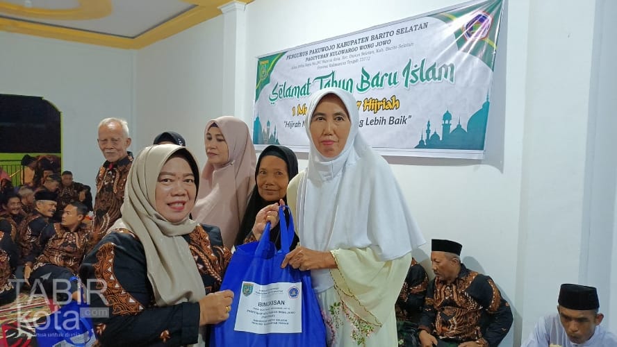Sambut 1 Suro, Anggota DPRD Barsel Hadiri Malam Tirakatan Paguyuban Pakuwojo
