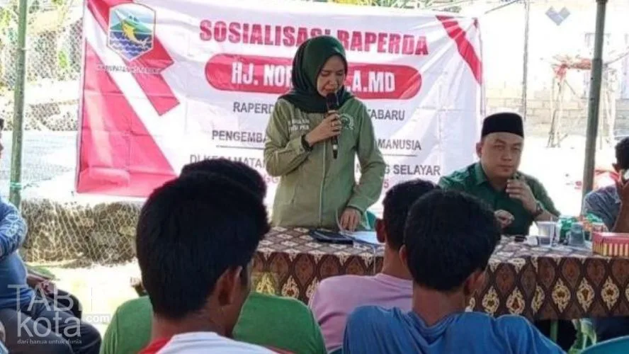 Anggota DPRD Kotabaru, Nor Haida Sosialisasikan Raperda Pengembangan SDM di Dua Kecamatan