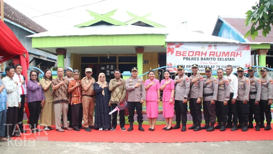 Serah Terima Bedah Rumah, Kapolres Barsel: Wujud Kepedulian Polri terhadap Masyarakat