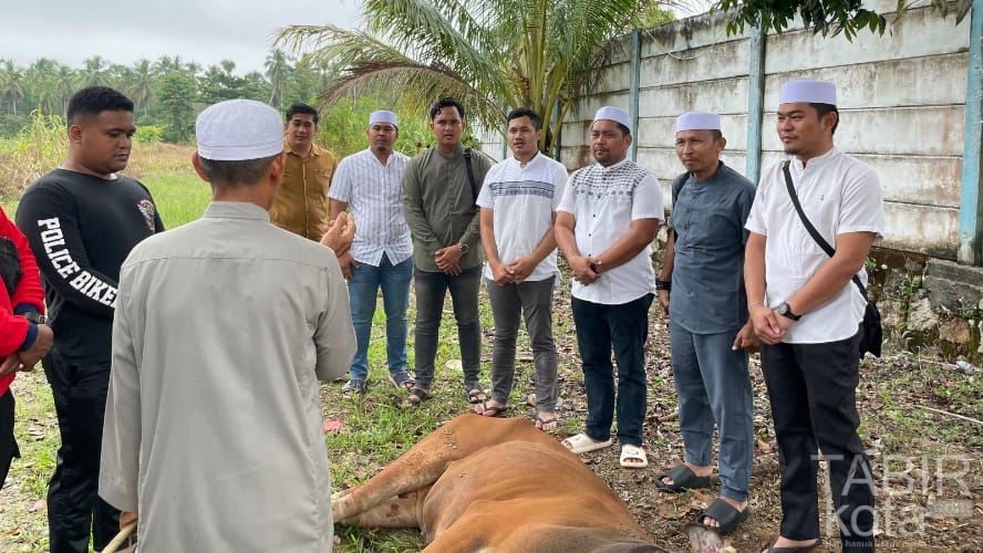 Polri untuk Masyarakat, Polres HST Sembelih Empat Sapi Kurban