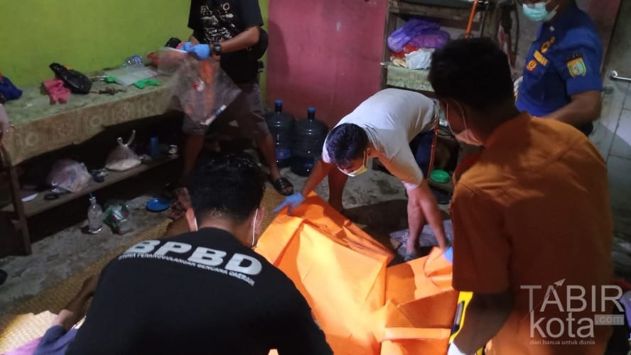 BPBD Barsel Evakuasi Jenazah Pria di Rumah Penjaga Walet Jalan Barito Raya