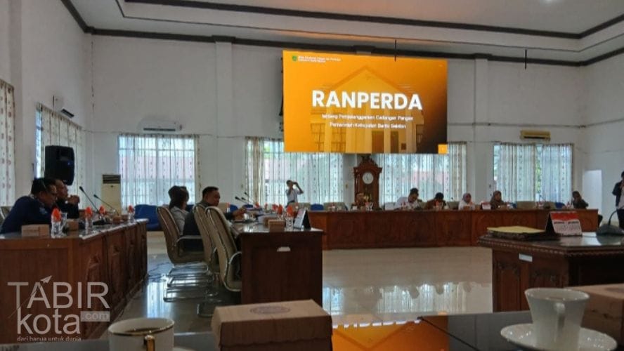 Wakil Ketua I DPRD Barsel Pimpin Pembahasan Final Raperda Pencadangan Pangan