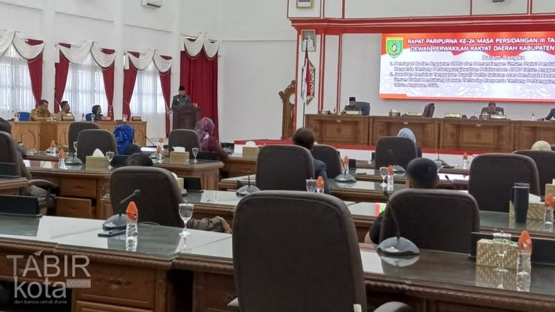 Paripurna ke-24, Bupati Barsel Tanggapi Pemandangan Umum Fraksi soal APBD 2024