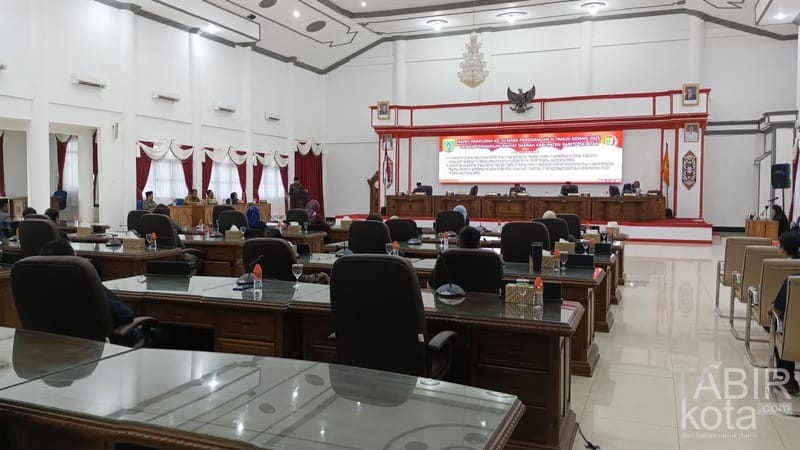 Paripurna ke-24, Semua Fraksi DPRD Barsel Sepakati Pembahasan Raperda APBD 2024