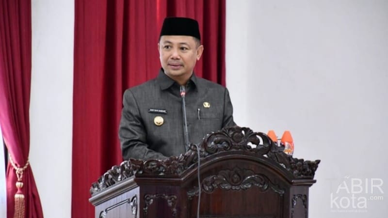 Paripurna DPRD ke-25, Bupati Barsel Sampaikan Persetujuan Dua Raperda Strategis 2025