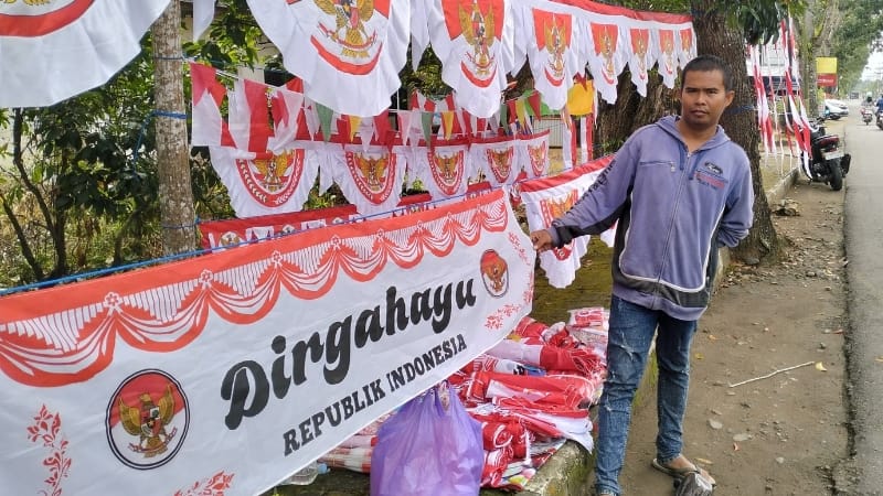 Omset Bendera Merah Putih di HST Turun, Pedagang: Ada yang Cari One Piece