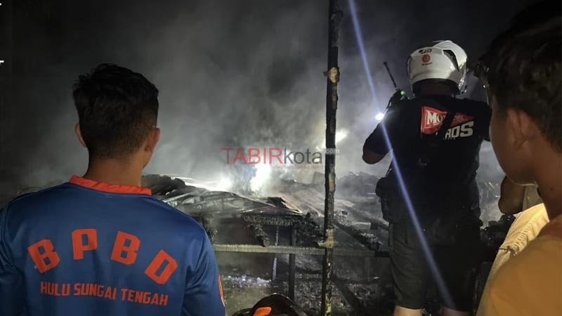 Batu Hayam HST Berkobar, Nini Masrana Tewas Terkurung Api