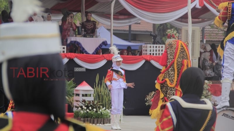 Putri Bupati HST Jadi Gita Pati Termuda di HUT ke-80 RI