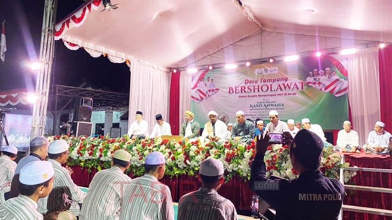 Hadiri Tampang Bershalawat, Wabup Balangan Tekankan Pentingnya Teladani Perjuangan Pahlawan